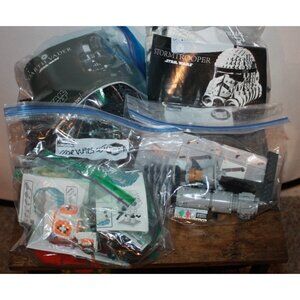 Star Wars Building Blocks Lot W/ Helmets Darth Vader & Stormtrooper Plus More